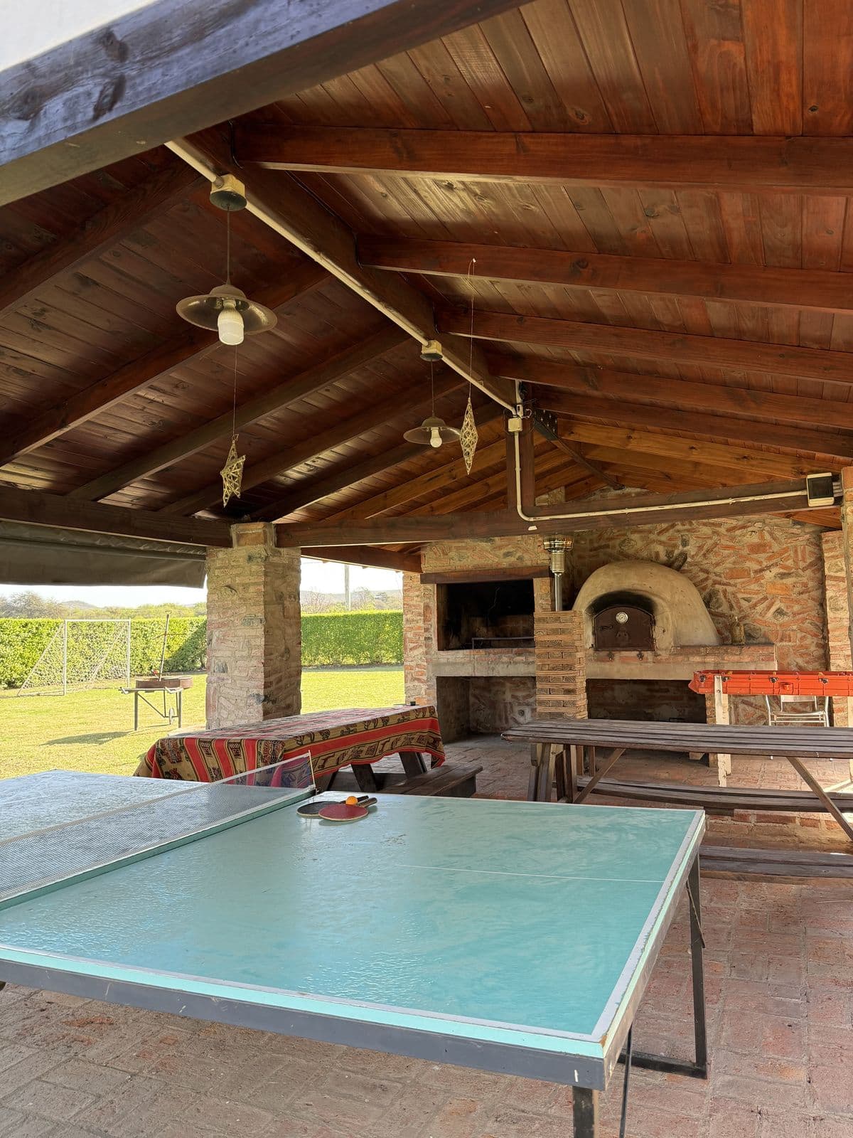 Ping pong y metegol en el quincho